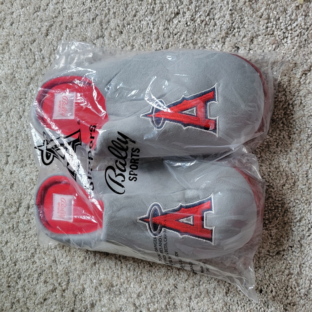 NWTs Bally Sports Anaheim Angels Slippers Mens 44/45